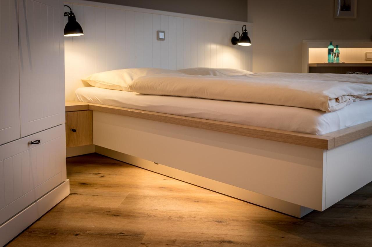 Mingers Hotel Neuharlingersiel Extérieur photo
